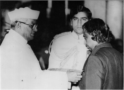 Abdul Kalam Receiving Padma Bhushan Award from Neelam Sanjeeva Reddy